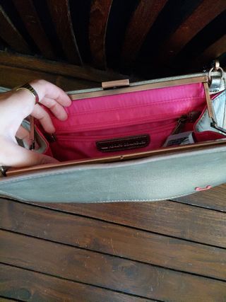 Bolso de mano con cadena