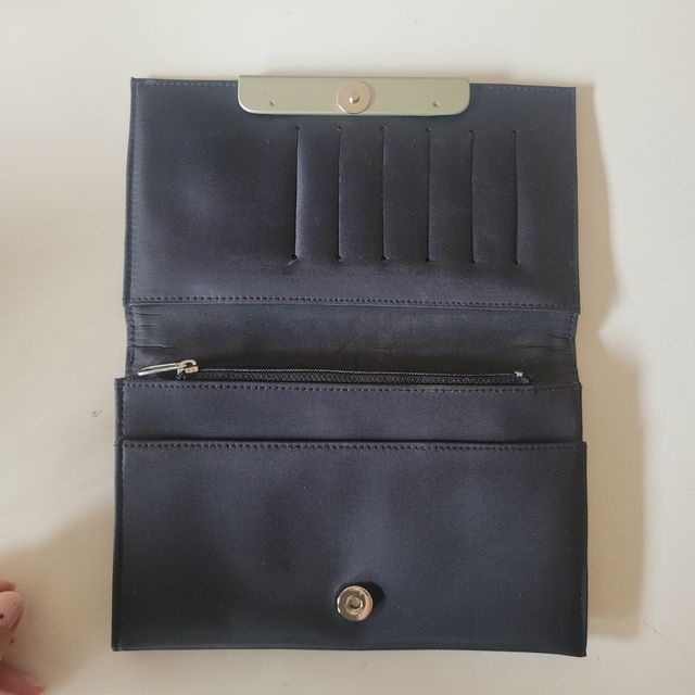 Billetero negro mujer con detalle floral