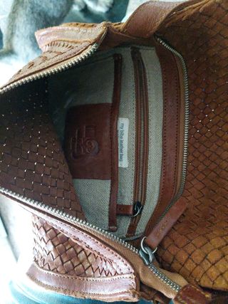 Bolso de piel marrón tejido