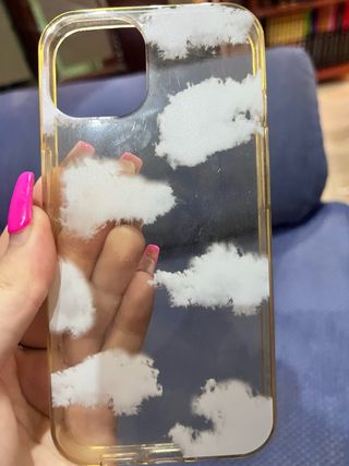 Funda iPhone 13 Nubes