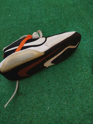 Zapatillas Nike niño negras, naranjas y blancas