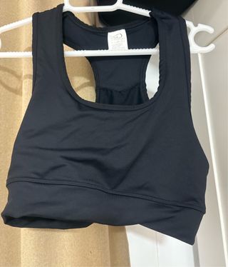 Top deportivo negro