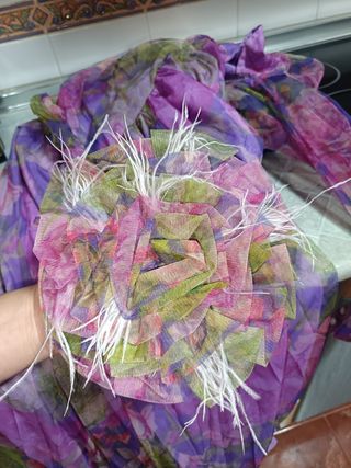 Vestido de fiesta floral morado y verde