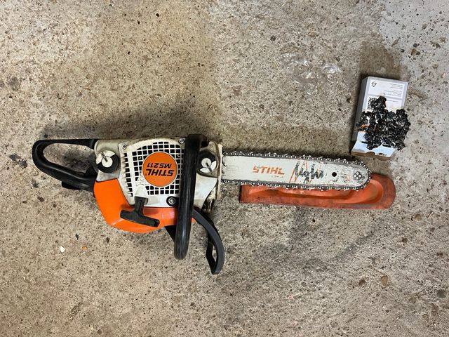 Motosierra Stihl MS 211 + 2 cadenas