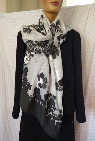 Stola Kenzo in seta floreale