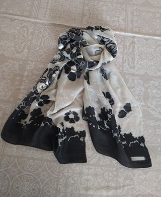 Stola Kenzo in seta floreale