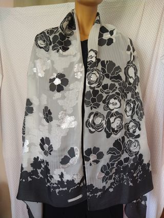 Stola Kenzo in seta floreale