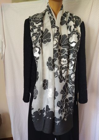 Stola Kenzo in seta floreale