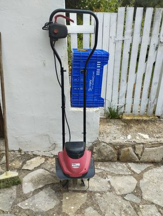 Motoazada roja eléctrica