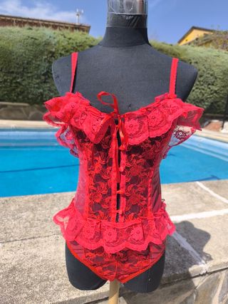 Body rojo encaje transparente talla 42