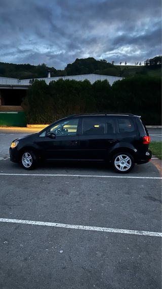 Volkswagen Touran 2011