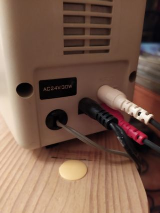 Altavoces autoamplificados beige