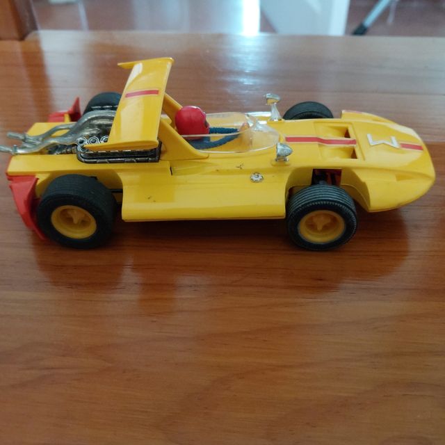 Coche Scalextric Amarillo