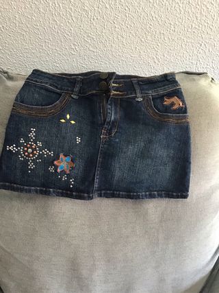 Minifalda vaquera con adornos