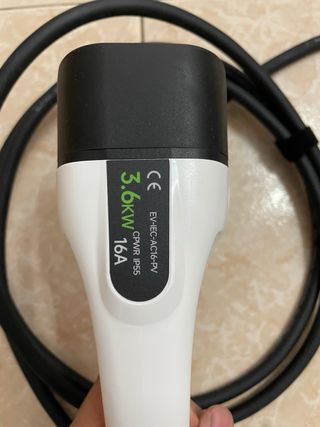 Cargador portátil marca AFYEEV 3,6kW 3Metros