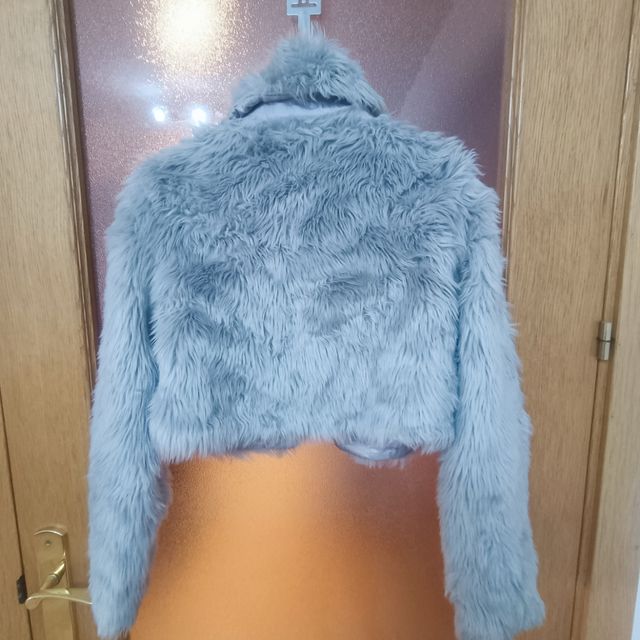 Abrigo de peluche gris