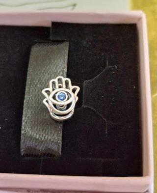Charm en plata de ley Mano de Fátima pandora