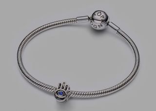Charm en plata de ley Mano de Fátima pandora