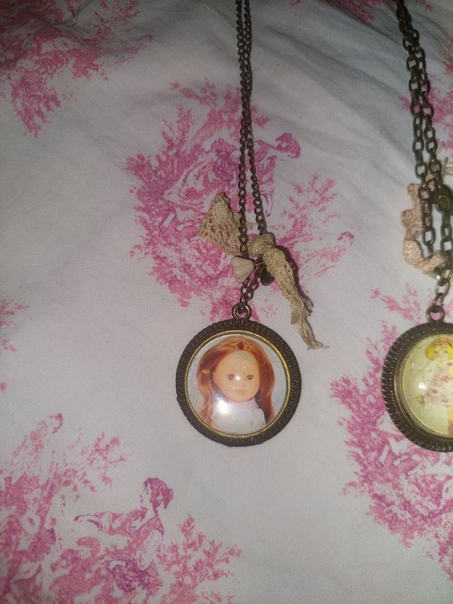 3 collares con colgantes