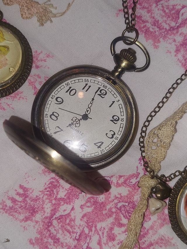 3 collares con colgantes