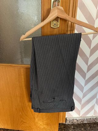 Traje de fallero gris a rayas