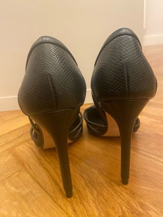 Zapatos de tacón Zara negros