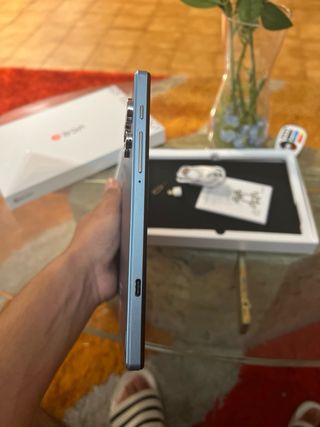 Tablet con logo BDF
