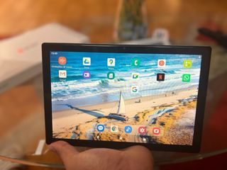 Tablet con logo BDF
