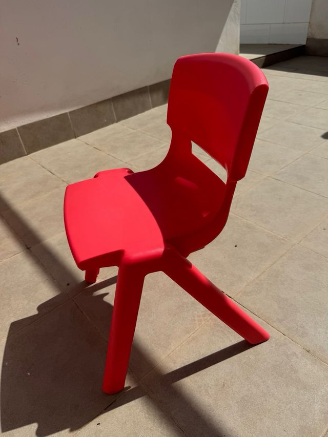 10 Sillas infantiles rojas