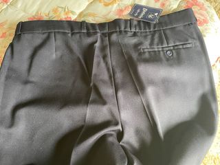 2 Pantalones azules marinos 
 A estrenar
 O 1 solo