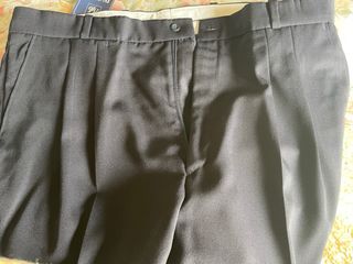 2 Pantalones azules marinos 
 A estrenar
 O 1 solo