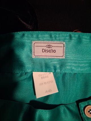 Falda turquesa satinada con cinturilla pliegues