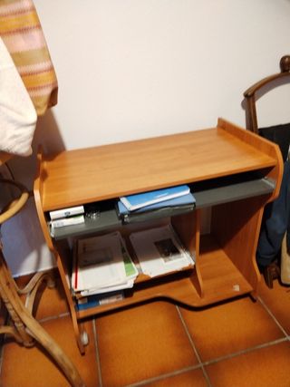 Mesa de ordenador de madera
