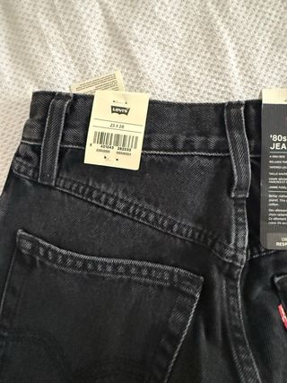 Vaqueros Levi's 80 Mom Fit

