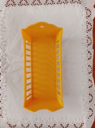 Cuna vintage de muñeca barriguita
