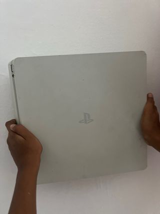 PS4 Pro + 5 Juegos + Mando