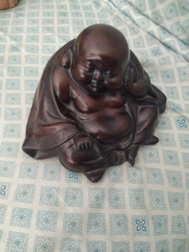 Buda de la fertilidad tailandés madera marrón