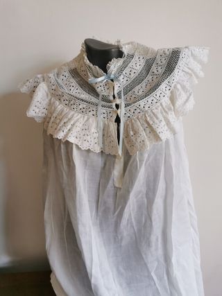 Camisón vintage en batista ligera con encajeado 