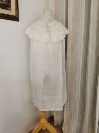 Camisón vintage en batista ligera con encajeado 