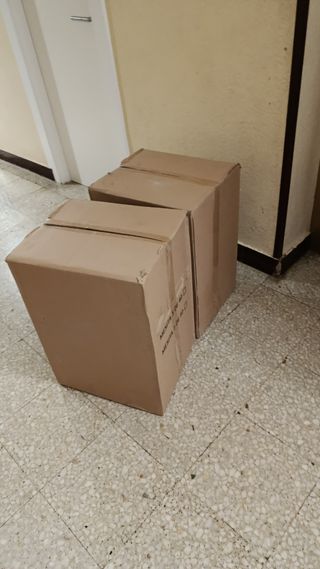Canapé, mesitas y cabecero de madera