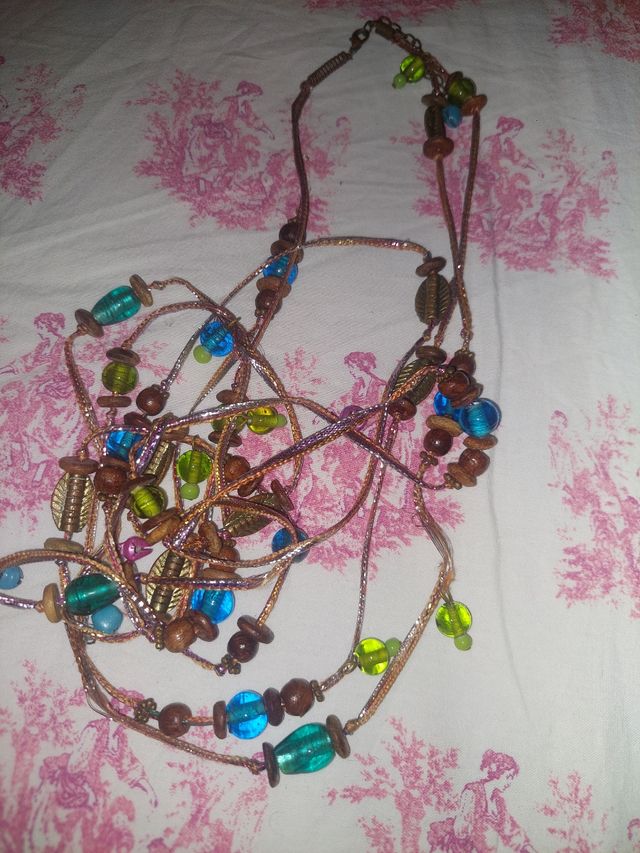 Collares largos con cuentas