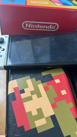 Nintendo Switch OLED con Estuche Súper Mario
