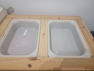 Mesa y sillas infantiles IKEA y taburete mesilla