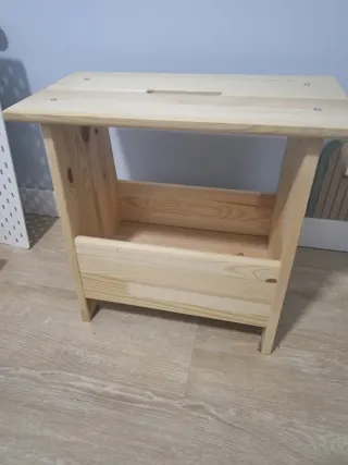 Mesa y sillas infantiles IKEA y taburete mesilla
