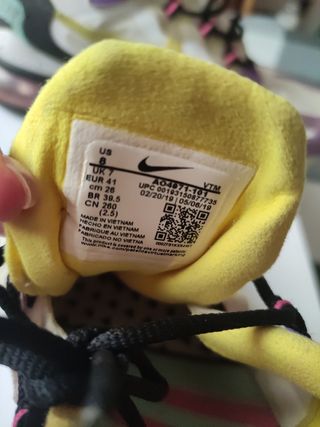 Zapatillas Nike Air React Beige y Morado