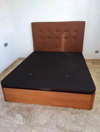 Canapé abatible con cabecero tapizado