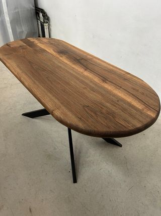 Mesa Ovalada Nogal Macizo