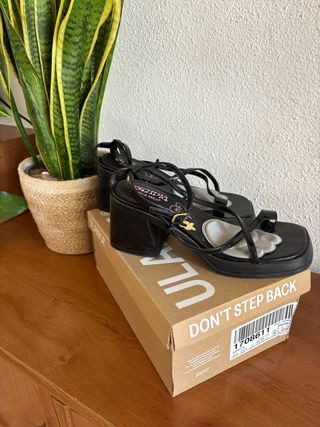 Sandalias con tacón 