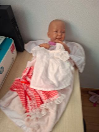 Muñeca bebé con ropa