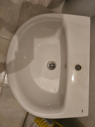 Lavabo de baño blanco